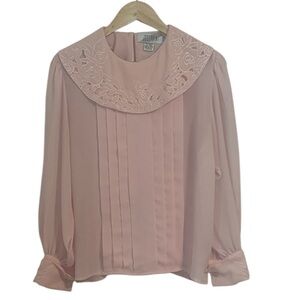 Josephine, pink blouse, embroidered, big round collar, 10